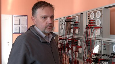 Штукатурять, монтують електропроводку: у Чернігові людей, чиє житло постраждало, вчать будівельній справі Штукатурять, монтують електропроводку: у Чернігові людей, чиє житло постраждало, вчать будівельній справі