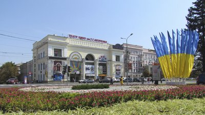Донецьк, Театральна площа, 2012 рік Донецьк, Театральна площа, 2012 рік