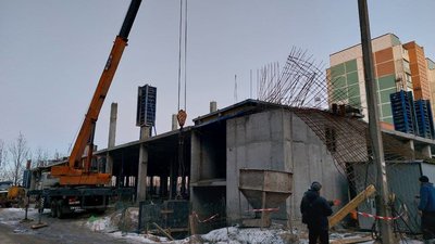 На будівництві у Черкасах впала конструкція. Трьох людей шпиталізували На будівництві у Черкасах впала конструкція. Трьох людей шпиталізували