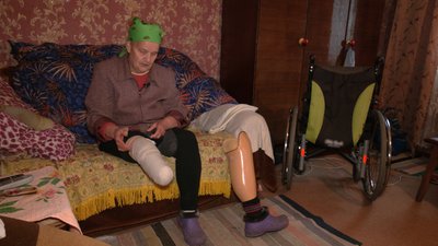 Завела господарство, посадила город і готується до заміни протеза на новий: як живе пенсіонерка з Анисова