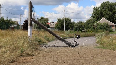 Троє людей поранені через обстріл Дергачів на Харківщині: фото наслідків Троє людей поранені через обстріл Дергачів на Харківщині: фото наслідків