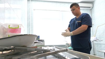 Лікар-хірург Дмитро Пивовар Лікар-хірург Дмитро Пивовар