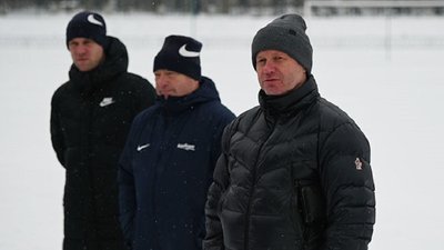 Головний тренер Олександр Чижевський познайомив футболістів з планом підготовки до сезону. Фото: пресслужба ФК "Агробізнес"