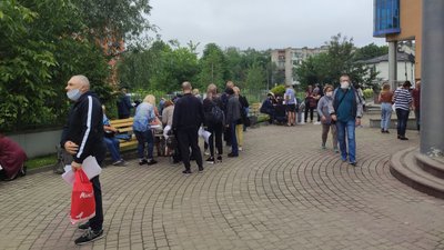 У Тернополі біля центру зайнятості утворилися черги з підприємців У Тернополі біля центру зайнятості утворилися черги з підприємців