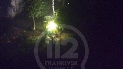 У Франківську вирує негода. Десяток вулиць без світла У Франківську вирує негода. Десяток вулиць без світла