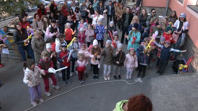 "Є ще місце для радості": у Рівному влаштовують свята для дітей-переселенців