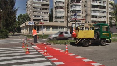Розмітку велопереїздів на перехресті основних веломаршрутів оновлюють у Вінниці