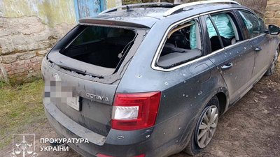 Автівка, яку атакував безпілотник у Краснопільській громаді