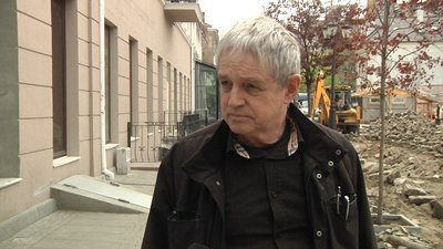 У центрі Одеси бульдозером прибрали бруківку. Замовник робіт обіцяє, що все повернуть на місце У центрі Одеси бульдозером прибрали бруківку. Замовник робіт обіцяє, що все повернуть на місце