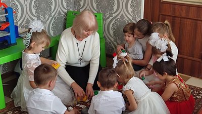 Переселенка з Луганщини виховує в будинку сімейного типу на Волині десятеро дітей Переселенка з Луганщини виховує в будинку сімейного типу на Волині десятеро дітей