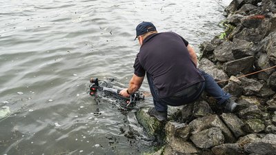 На Тернопільському ставі рятувальники шукають зниклого рибалку На Тернопільському ставі рятувальники шукають зниклого рибалку