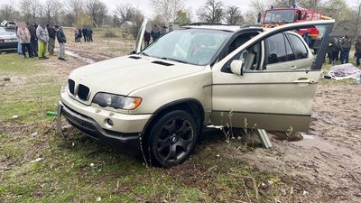 На Рівненщині у Великдень авто з’їхало в озеро, водолази шукають загиблих На Рівненщині у Великдень авто з’їхало в озеро, водолази шукають загиблих
