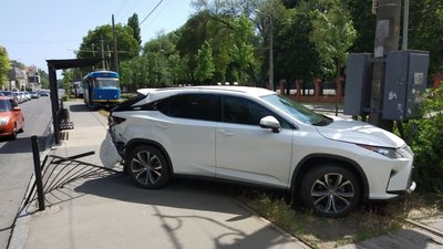 Потрійна ДТП в Одесі: на 4 станції Фонтану зіштовхнулися автомобілі. ФОТО Потрійна ДТП в Одесі: на 4 станції Фонтану зіштовхнулися автомобілі. ФОТО
