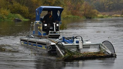 Техніка для очищення та поглиблення водойм: до Звягеля на Житомирщині прибула машина-амфібія "TRUXOR" Техніка для очищення та поглиблення водойм: до Звягеля на Житомирщині прибула машина-амфібія "TRUXOR"
