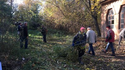 На Пирятинщині прибирали біля пам’ятки архітектури На Пирятинщині прибирали біля пам’ятки архітектури