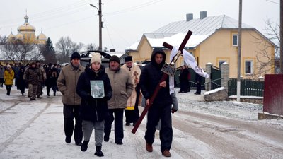 На Тернопільщині попрощалися із двома військовослужбовцями На Тернопільщині попрощалися із двома військовослужбовцями