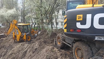 У житомирі комунальники продовжують ліквідовувати наслідки пориву колектора У житомирі комунальники продовжують ліквідовувати наслідки пориву колектора