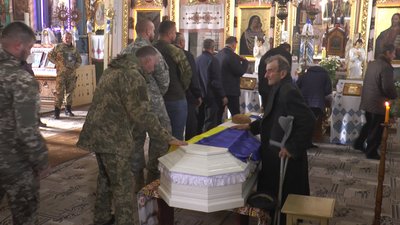 На Івано-Франківщині попрощалися із бойовою медикинею Мар'яною Тряско на позивний Квітка На Івано-Франківщині попрощалися із бойовою медикинею Мар'яною Тряско на позивний Квітка