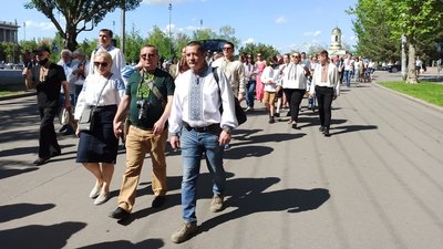Миколаївці у вишиванках пройшли центром міста Миколаївці у вишиванках пройшли центром міста
