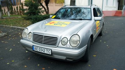 Бійцю з Вінничини, який втратив ноги, передали авто на ручному керуванні Бійцю з Вінничини, який втратив ноги, передали авто на ручному керуванні