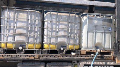 У Полтаві вилучили майже 30 тонн спирту, який продавали нелегально У Полтаві вилучили майже 30 тонн спирту, який продавали нелегально