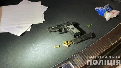 Чоловіка, який стріляв біля ресторану на Закарпатті, затримали правоохоронці