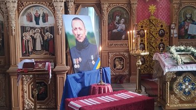"Я не хотів би, аби за мною довго і тяжко сумували, якщо мене не стане": черкащани попрощалися із захисником "Я не хотів би, аби за мною довго і тяжко сумували, якщо мене не стане": черкащани попрощалися із захисником
