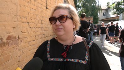 У Чернігові попрощалися з жертвами ракетної атаки Назаром Ющенком, Наталією Торією та Дмитром Маглічем У Чернігові попрощалися з жертвами ракетної атаки Назаром Ющенком, Наталією Торією та Дмитром Маглічем