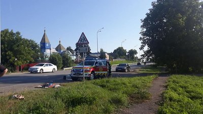 ДТП на Рівненщині: водія діставали рятувальники ДТП на Рівненщині: водія діставали рятувальники