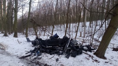 Чоловіка, який викинув у лісі поблизу Тернополя сміття, оштрафували Чоловіка, який викинув у лісі поблизу Тернополя сміття, оштрафували