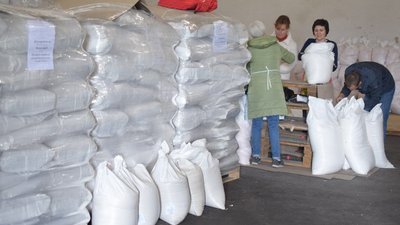 120 тонн продовольства відправили черкаські волонтери на Київщину та Чернігівщину 120 тонн продовольства відправили черкаські волонтери на Київщину та Чернігівщину