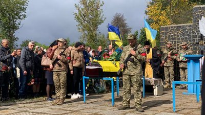 На Сумщині попрощалися з бойовим медиком взводу Олександром Дохленком На Сумщині попрощалися з бойовим медиком взводу Олександром Дохленком