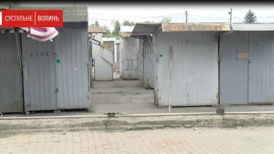 На Центральному ринку у Луцьку знесли ворота входу На Центральному ринку у Луцьку знесли ворота входу