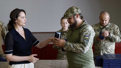 У Києві військових батальйону тероборони ЗСУ нагородили медалями "Честь. Слава. Держава" У Києві військових батальйону тероборони ЗСУ нагородили медалями "Честь. Слава. Держава"