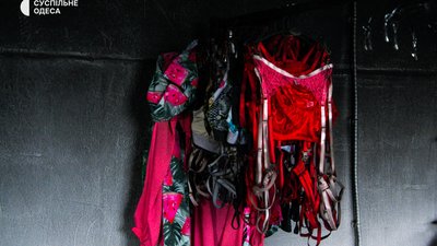 "В мене ком в горлі був": історія підприємців, які втратили виробництво через ракетний удар по Одесі. ФОТО. ВІДЕО "В мене ком в горлі був": історія підприємців, які втратили виробництво через ракетний удар по Одесі. ФОТО. ВІДЕО