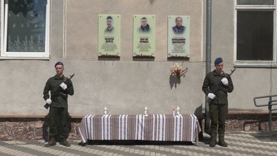 В Івано-Франківську відкрили пам'ятні дошки загиблим бійцям Назарію Ділеті та Мар'яну Орищуку В Івано-Франківську відкрили пам'ятні дошки загиблим бійцям Назарію Ділеті та Мар'яну Орищуку