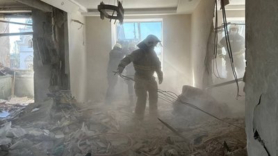 Наслідки масованого ракетного обстрілу Запоріжжя. П'ятеро людей загинули та п'ятеро поранені Наслідки масованого ракетного обстрілу Запоріжжя. П'ятеро людей загинули та п'ятеро поранені