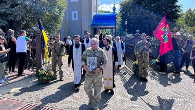 На Закарпатті попрощалися з полеглим воїном Юрієм Завадяком