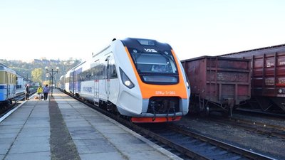 Через Тернопільщину знову курсуватиме експрес поїзд "Львів-Чернівці"