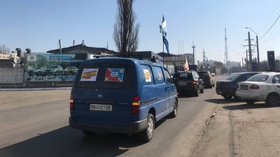 "Локдаун вбиває". В Одесі підприємці влаштували автопробіг проти карантинних обмежень "Локдаун вбиває". В Одесі підприємці влаштували автопробіг проти карантинних обмежень