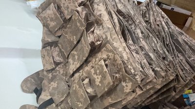 Шиють розгрузки для захисників: на Вінниччині переселенки відкрили цех