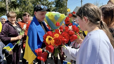 У Кошаринцях зустріли звільненого з полону Едуарда Аксенчука