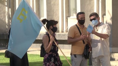 У Херсоні відзначили день кримськотатарського прапору в умовах карантину