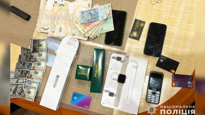 З рахунку подружжя чернігівців зник майже мільйон гривень: поліція затримала двох киян З рахунку подружжя чернігівців зник майже мільйон гривень: поліція затримала двох киян