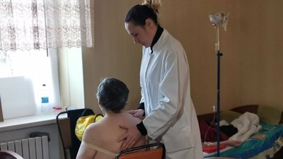 "Багато хронічних хвороб загострилися": у Полтавській лікарні волонтери роблять масажі пацієнтам "Багато хронічних хвороб загострилися": у Полтавській лікарні волонтери роблять масажі пацієнтам