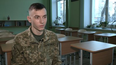 "Хочу йти батьковим шляхом". Історії юнаків із Львівського ліцею імені Героїв Крут