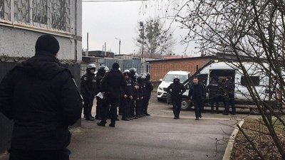 Під час сутичок у суді в Харкові один чоловік отримав ножове поранення