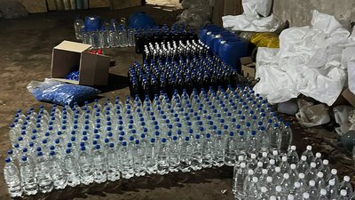 Поліція, фальсифікат, спирт, алкоголь, дві тонни продукції, підпільний цех Поліція, фальсифікат, спирт, алкоголь, дві тонни продукції, підпільний цех