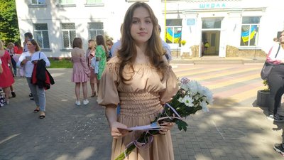 У луцьких школах дев'ятикласникам вручили атестати. Як це було У луцьких школах дев'ятикласникам вручили атестати. Як це було