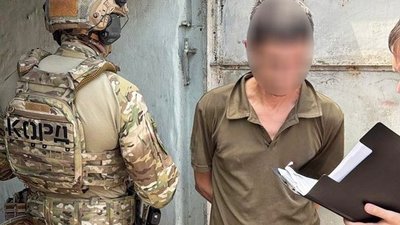 чоловіка за підозрою у продажі зброї та набоїв